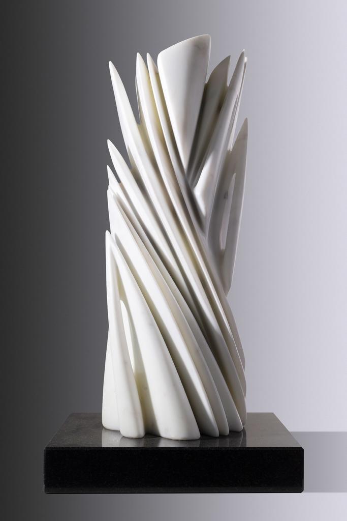 PABLO ATCHUGARRY (Nac. 1954) “FORMAS” Mármol de Carrara; altura 51 cm x 20 cm x 14 cm. Firmada en la parte inferior. Certificada por el Artista. POR CONSULTAS DE PRECIOS, CONTACTE LA GALERIA. FOR PRICE´S ENQUIRIES, PLEASE CONTACT THE GALLERY.